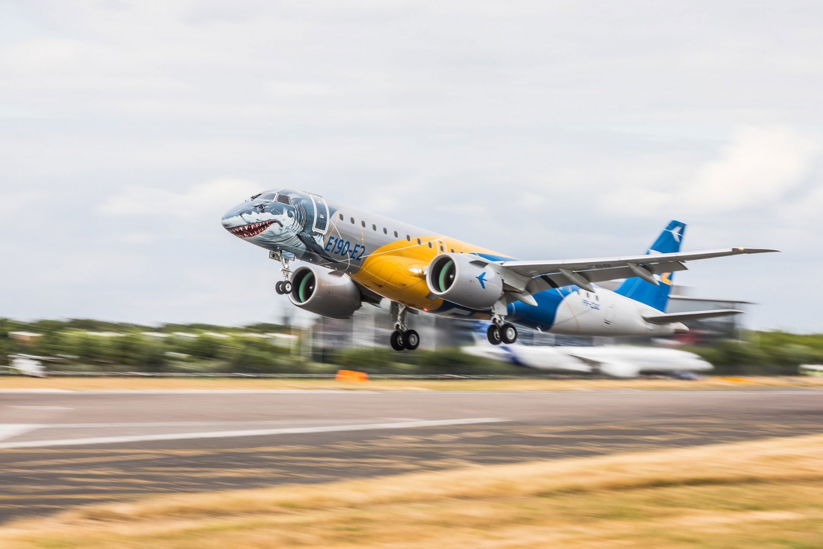 Embraer e190. Embraer e190-e2. Embraer e-Jet-190e2. Embraer 190 e2. Бразильский самолет Эмбраер 190.