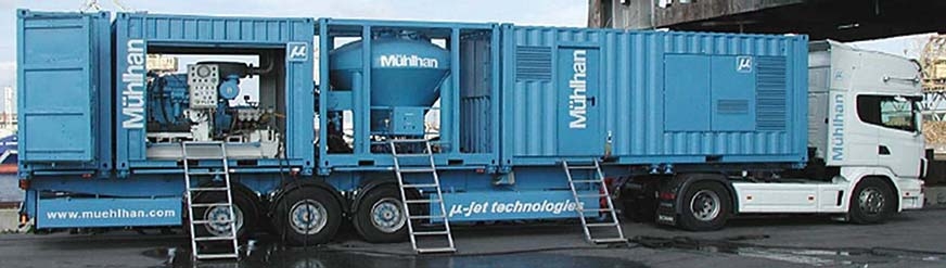 μ-Jet Truck składa się z UHP pompy, automatycznego leja zasypowego, generatora i sprężarki z kompletem urządzeń peryferyjnych oraz warsztatowych [5].