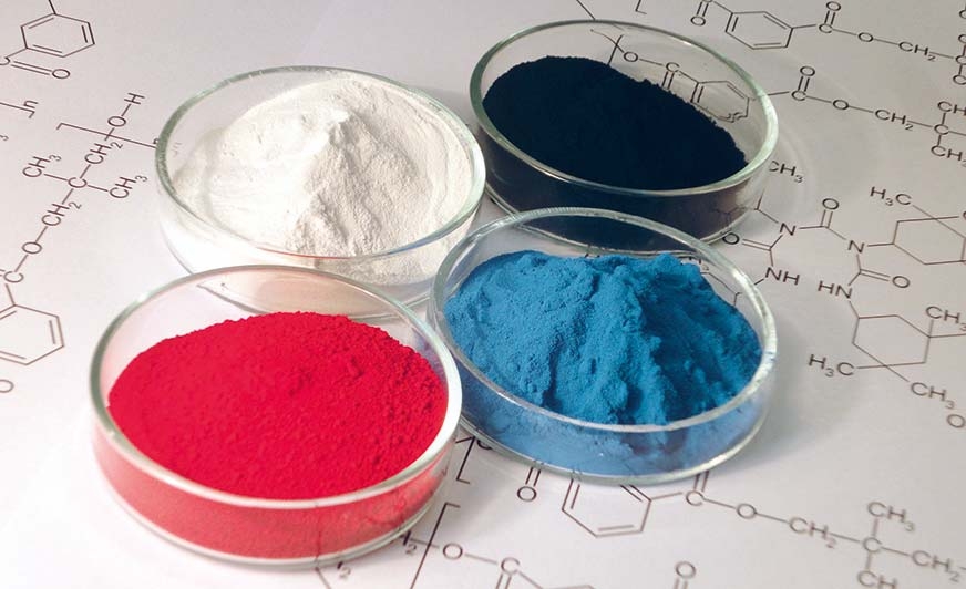 Próbki poliuretanowych farb i lakierów  proszkowych o właściwościach hydrofobowych.