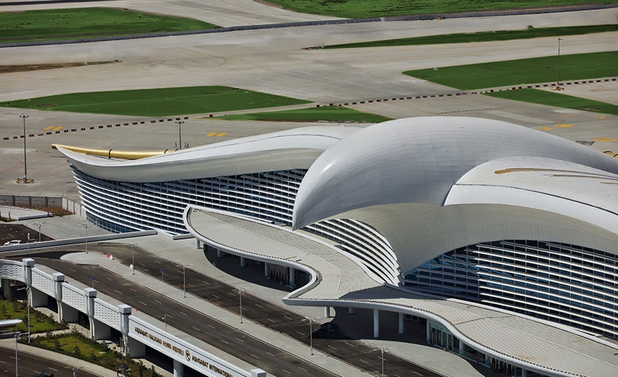 Konstrukcje metalowe ogromnego portu lotniczego w Aszchabad pokryto matową farbą Alesta Super Durable. 