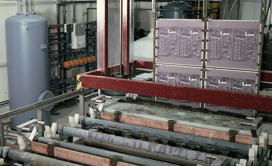 Usuwanie pozostałości metali ciężkich ze ścieków za pomocą filtra wielowarstwowego oraz wymiennika selektywnego w produkcji płytek drukowanych.