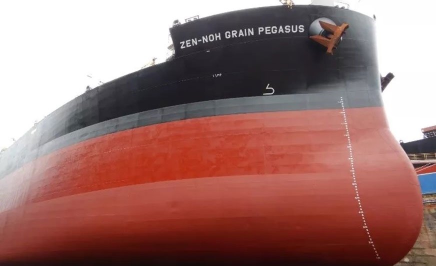 Nowa powłoka przeciwporostowa FASTAR firmy Nippon Paint Marine Coatings jednocześnie chroni kadłub i zmniejsza zużycie paliwa.