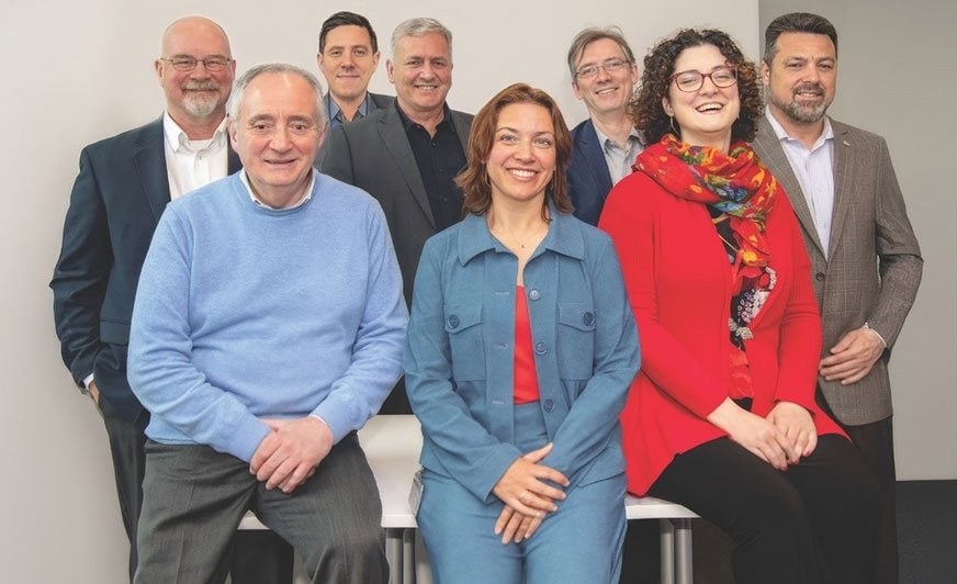 Przedstawiciele partnerów ekosystemu IONOMY (od lewej do prawej): Karl Swanson (PCT), Diego Pedemonte (Globus), Brice Lequette (Novacel), Oliver Starzmann (IST), Tessa Slagter (AkzoNobel), Sebastien Villeneuve (AkzoNobel), Giulia Allegramente (Globus), Christopher Bradford (AkzoNobel).