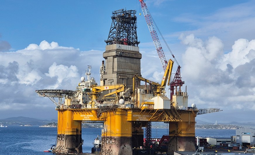 Fot. 1. Platforma zanurzeniowa podczas konserwacji w porcie w Ågotnes (Norwegia)